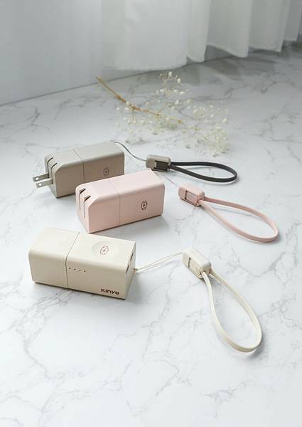 KINYO 5in1自帶AC迷你萬能行動電源.jpg