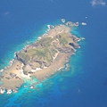 快要到沖繩了，從機上空拍別的小島，好像地圖哦!!