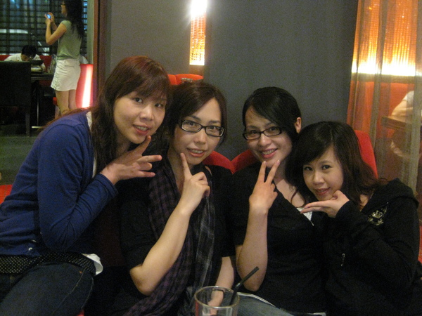 吃飽了來個大合照