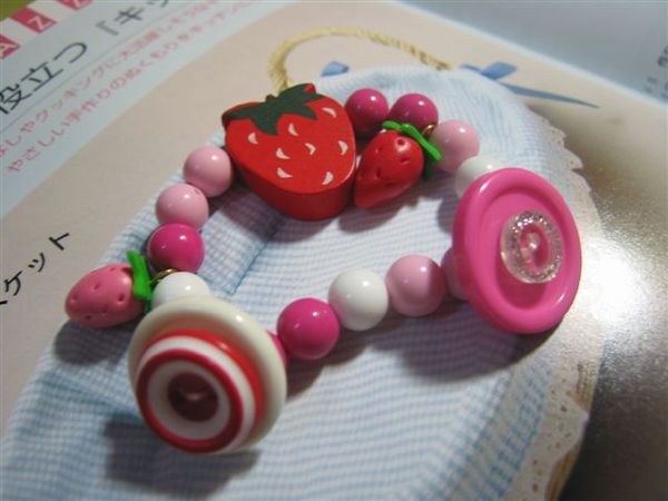 可愛特別的草莓手鍊~