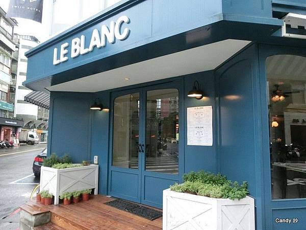le blanc (12).jpg le blanc (12).jpg