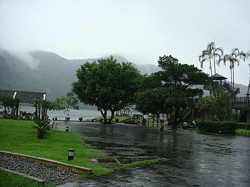 鯉魚潭雨中即景-1