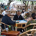 在公園裏打麻將.JPG
