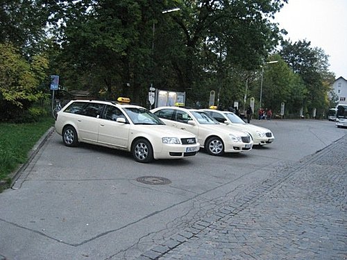 IMG_0694-賓士與Audi計程車.jpg