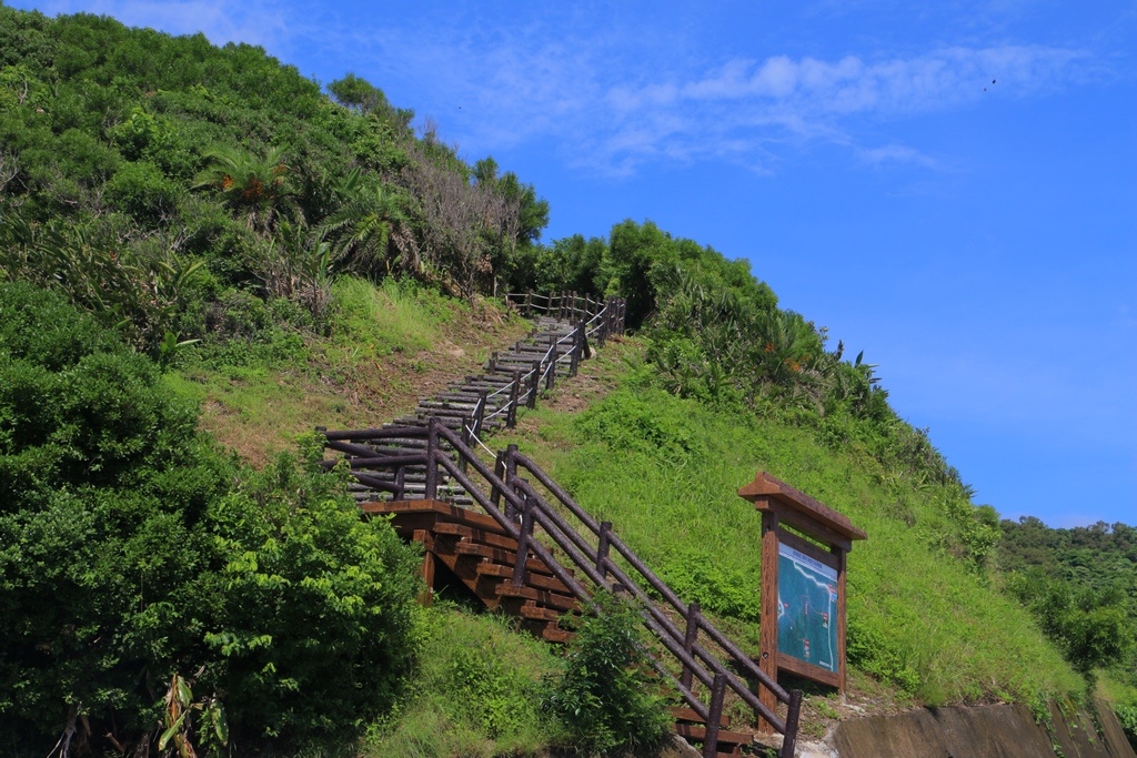 南田人文景觀觀景台 台東秘境 南田人文觀景台台東孤獨公路上的絕美秘境180度的無死角的絕美視野絕對不輸花蓮七星潭一條沒有太多車潮的海景觀景台 南田人文景觀觀景台 台東秘境 南田人文觀景台台東孤獨公路上的絕美秘境180度的無死角的絕美視野絕對不輸花蓮七星潭一條沒有太多車潮的海景觀景台