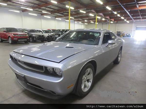 道奇挑戰者跑車DODGE CHALLENGER 華僑張先生從美國加州洛杉磯運車回台灣，關稅約50多萬台幣、運費$1400美金、其他費用10萬台幣，比起在台灣購買同型車價格省不少錢喔