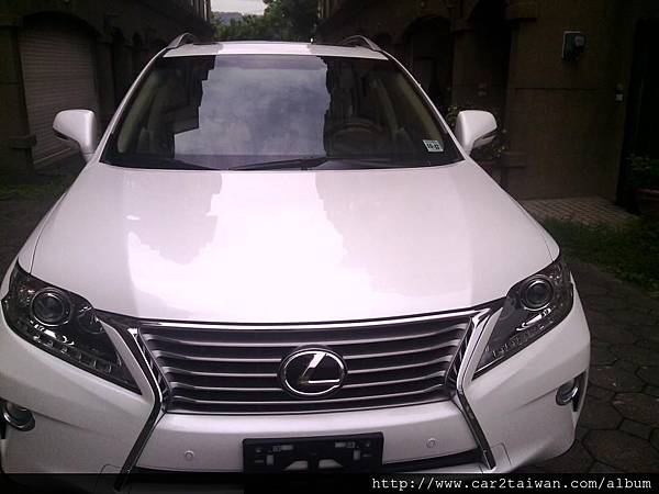 2013年LEXUS RX350自用車連同傢俱行李一起從美國加州洛杉磯跨國搬回台灣了,時間大約一個多月,比想像中快多了,車子及傢俱行李的國際搬家費用也才不到$2000元美金,也比想像中便宜多了,許多人說國際搬家費用部便宜,建議把一些大型家具都丟掉,但是親自做了一次之後才發現,原來費用蠻便宜的,推薦大家可以去諮詢一下Ship2TW國際搬家公司,了解一下費用及時間等資訊。 2013年LEXUS RX350自用車連同傢俱行李一起從美國加州洛杉磯跨國搬回台灣了,時間大約一個多月,比想像中快多了,車子及傢俱行李的國際搬家費用也才不到$2000元美金,也比想像中便宜多了,許多人說國際搬家費用部便宜,建議把一些大型家具都丟掉,但是親自做了一次之後才發現,原來費用蠻便宜的,推薦大家可以去諮詢一下Ship2TW國際搬家公司,了解一下費用及時間等資訊。