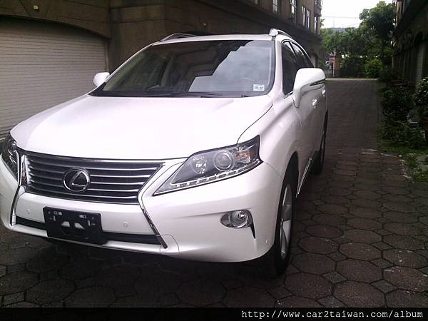 2013年LEXUS RX350自用車連同傢俱行李一起從美國加州洛杉磯跨國搬回台灣了，時間大約一個多月，比想像中快多了，車子及傢俱行李的國際搬家費用也才不到$2000元美金，也比想像中便宜多了，許多人說國際搬家費用部便宜，建議把一些大型家具都丟掉，但是親自做了一次之後才發現，原來費用蠻便宜的，推薦大家可以去諮詢一下Ship2TW國際搬家公司，了解一下費用及時間等資訊。