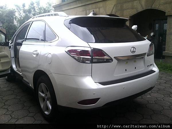 2013年LEXUS RX350車上可以放行李嗎?可以的,一般海運公司可能會加收費用,但是Ship2TW跟陽明海運簽訂長期合約,個人自用物品放車上不用另外增加海運費用,當然如果全新品則要課徵關稅,這樣大家應該知道為什麼美國海運許多人都會推薦ship2tw公司了。 2013年LEXUS RX350車上可以放行李嗎?可以的,一般海運公司可能會加收費用,但是Ship2TW跟陽明海運簽訂長期合約,個人自用物品放車上不用另外增加海運費用,當然如果全新品則要課徵關稅,這樣大家應該知道為什麼美國海運許多人都會推薦ship2tw公司了。