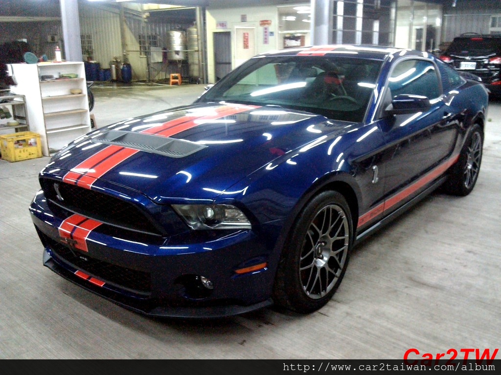 Ford Shelby GT500 眼鏡蛇進口車劉先生住加拿大委託Car2TW代辦進口車回台這台福特眼鏡蛇超級跑車福特野馬跑車,一般這種大馬力跑車從美國運回台灣都會擔心無法通過台灣嚴格ARTC驗車法規,但是Car2TW有信心可以代辦進口任何車輛回台灣都能順利領牌成功,Car2TW代辦從加拿大及美國運車回台關稅估算及汽車海運出口裝櫃報關,如過符合留學生條款更能節省台灣進口車關稅,台灣現行汽車關稅從早年30%降低到17.5%,另外還需要貨物稅及營業稅等,華僑留學生運車回台關稅最高可以照新車售價折扣65%,也就是一台5萬美金價格進口車,依照最新台灣現行關稅法規及留學生條款運車回台灣規定,可以用美金17500申報台灣汽車關稅,實際只需要繳交30萬左右台幣汽車關稅,相比台灣同款車售價高達數百萬元,可以節省不少費用 Ford Shelby GT500 眼鏡蛇進口車劉先生住加拿大委託Car2TW代辦進口車回台這台福特眼鏡蛇超級跑車福特野馬跑車,一般這種大馬力跑車從美國運回台灣都會擔心無法通過台灣嚴格ARTC驗車法規,但是Car2TW有信心可以代辦進口任何車輛回台灣都能順利領牌成功,Car2TW代辦從加拿大及美國運車回台關稅估算及汽車海運出口裝櫃報關,如過符合留學生條款更能節省台灣進口車關稅,台灣現行汽車關稅從早年30%降低到17.5%,另外還需要貨物稅及營業稅等,華僑留學生運車回台關稅最高可以照新車售價折扣65%,也就是一台5萬美金價格進口車,依照最新台灣現行關稅法規及留學生條款運車回台灣規定,可以用美金17500申報台灣汽車關稅,實際只需要繳交30萬左右台幣汽車關稅,相比台灣同款車售價高達數百萬元,可以節省不少費用