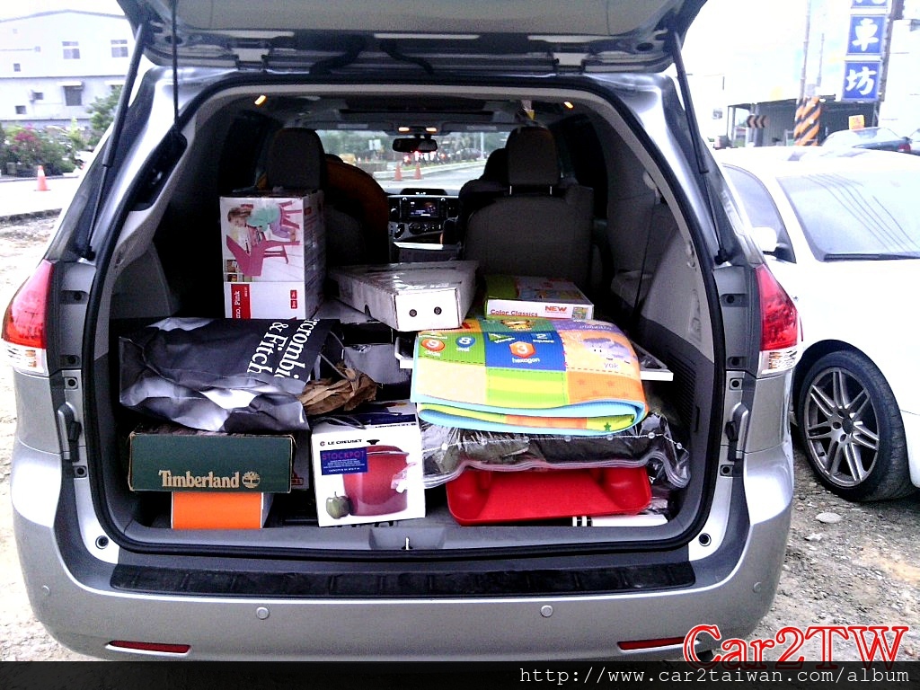 豐田Toyota Sienna是許多華僑從美國行李搬家回台灣最常運回台灣車款 豐田Toyota Sienna是許多華僑從美國行李搬家回台灣最常運回台灣車款