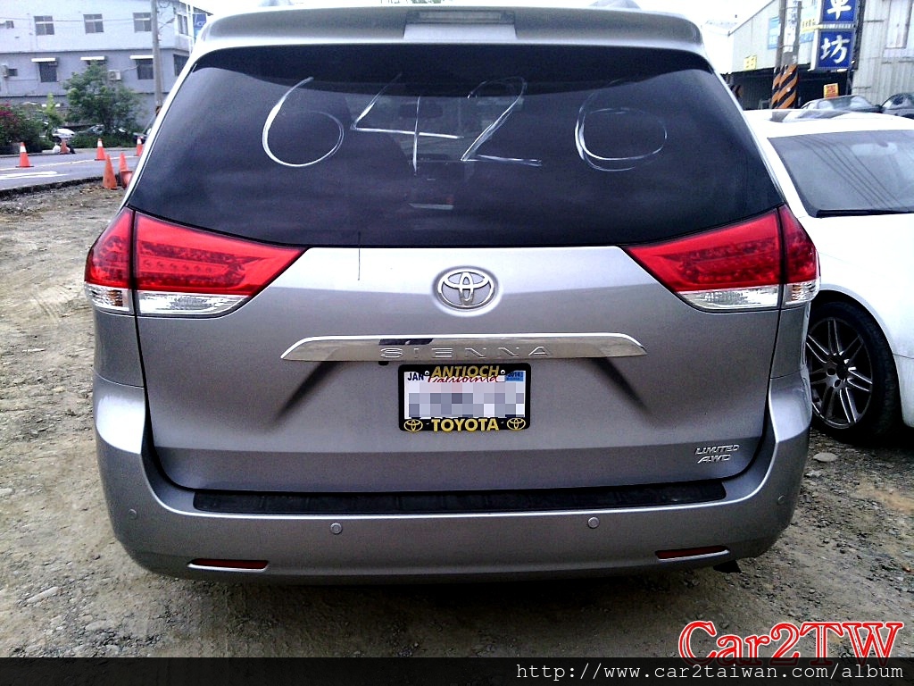 Toyota Sienna也是美國華僑或留學生常常帶車回台灣的車款之一,這台是張先生委託Car2TW代辦從美國洛杉磯運回台灣的2012 Toyota Sienna Limited AWD四輪傳動頂級版的minivan. 豐田Toyota Sienna是許多華僑從美國行李搬家回台灣最常運回台灣車款之一 Toyota Sienna也是美國華僑或留學生常常帶車回台灣的車款之一,這台是張先生委託Car2TW代辦從美國洛杉磯運回台灣的2012 Toyota Sienna Limited AWD四輪傳動頂級版的minivan. 豐田Toyota Sienna是許多華僑從美國行李搬家回台灣最常運回台灣車款之一