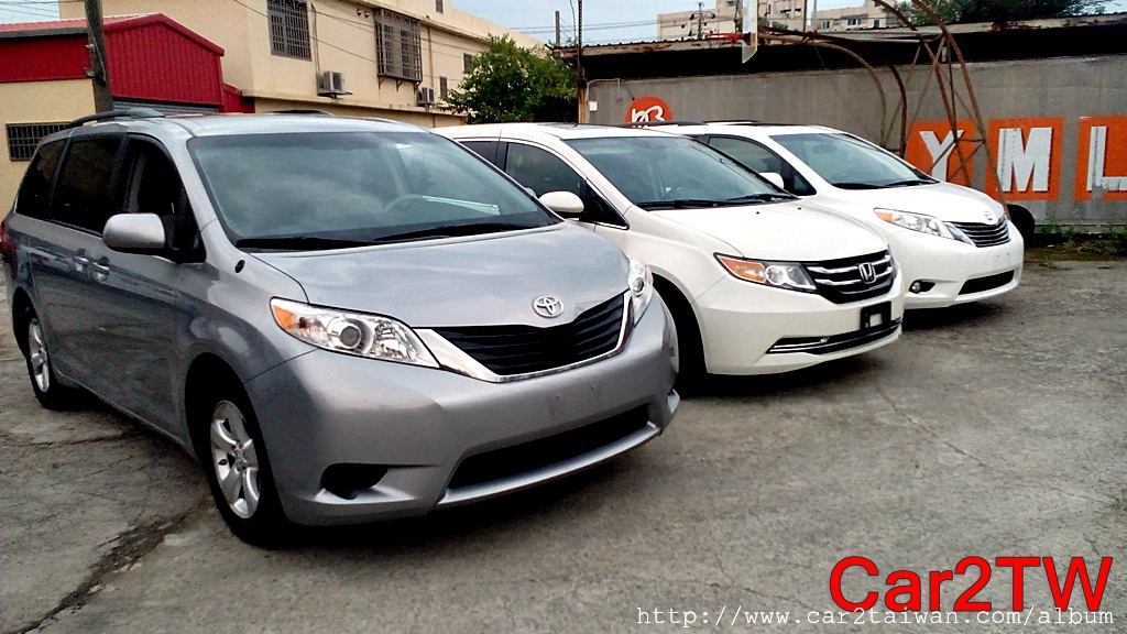 豐田Toyota Sienna外匯車也是最熱門個人自用運車回台灣車款,無論是空間及駕駛舒適性,Toyota Sienna是美國加拿大華人第一選擇,這一台Toyota Sienna進口車舉例說明,如果利用個人自用車留學生條款運車回台灣關稅只要繳交台幣35萬元,除了進口關稅之外,其他費用包還汽車海運費用美金$800元、美國裝櫃報關出口費用美金$600元,台灣拆櫃報關進口美金$400元、台灣ARTC車測費用美金$2000元,原來運車回台灣費用這麼便宜,難怪非常多留學生想要把自用車運回台灣,也難怪這麼多台灣外匯車商要進口Toyota Sienna到台灣販售賺錢。 豐田Toyota Sienna外匯車也是最熱門個人自用運車回台灣車款,無論是空間及駕駛舒適性,Toyota Sienna是美國加拿大華人第一選擇,這一台Toyota Sienna進口車舉例說明,如果利用個人自用車留學生條款運車回台灣關稅只要繳交台幣35萬元,除了進口關稅之外,其他費用包還汽車海運費用美金$800元、美國裝櫃報關出口費用美金$600元,台灣拆櫃報關進口美金$400元、台灣ARTC車測費用美金$2000元,原來運車回台灣費用這麼便宜,難怪非常多留學生想要把自用車運回台灣,也難怪這麼多台灣外匯車商要進口Toyota Sienna到台灣販售賺錢。