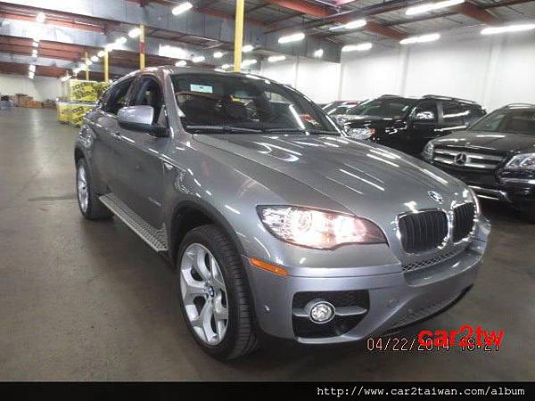 BMW X6準備要從美國紐約出口運車回台灣了,照片是Car2TW在美國紐約汽車出口倉庫,Car2TW在紐約港口有一個大倉庫專門做汽車海運出口,前兩年出口中國車輛非常多,這幾年幾乎都是出口到台灣,從紐約汽車海運船位有限,因為從紐約港出發去亞洲的船班不多,因此都要預先訂位才能有船位,有時候也會利用汽車船出口運回台灣,從紐約到台灣汽車船到的港口有基隆港、台中港及高雄港,通常在華盛頓特區DC或是紐約New York的汽車想要運回台灣都會從這個倉庫裝櫃海運出口 BMW X6準備要從美國紐約出口運車回台灣了,照片是Car2TW在美國紐約汽車出口倉庫,Car2TW在紐約港口有一個大倉庫專門做汽車海運出口,前兩年出口中國車輛非常多,這幾年幾乎都是出口到台灣,從紐約汽車海運船位有限,因為從紐約港出發去亞洲的船班不多,因此都要預先訂位才能有船位,有時候也會利用汽車船出口運回台灣,從紐約到台灣汽車船到的港口有基隆港、台中港及高雄港,通常在華盛頓特區DC或是紐約New York的汽車想要運回台灣都會從這個倉庫裝櫃海運出口