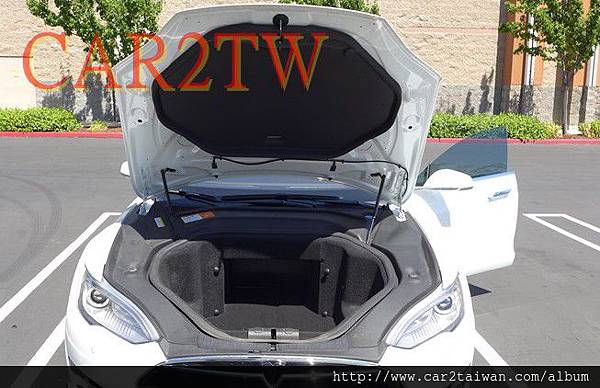 TESLA MODEL S前引擎蓋打開樣貌 TESLA MODEL S前引擎蓋打開樣貌