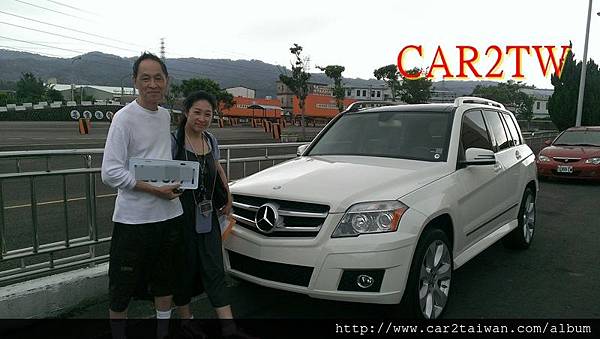 賓士 BENZ GLK350從美國運回台灣,最後一刻出現刮痕,CAR2TW不推責,車主好開心 客戶交車_9680--4