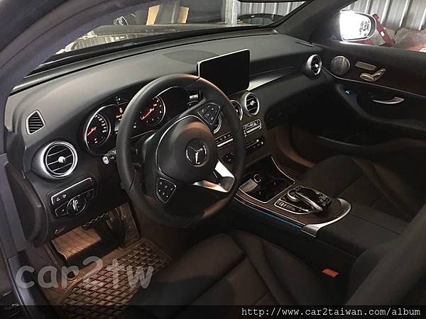 外匯車GLC300內裝真是漂亮價格更是划算 外匯車GLC300內裝真是漂亮價格更是划算