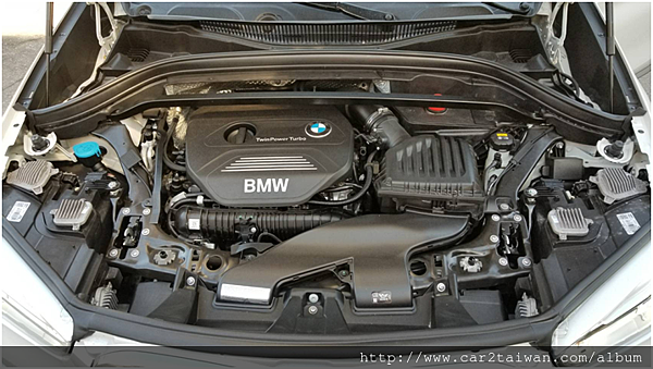 接下來分享在紡織業上班的會計白小姐委託car2tw貿易車商進口代辦這台16年的 X1 X28i美規外匯車 16年X1 X28i性格馬力