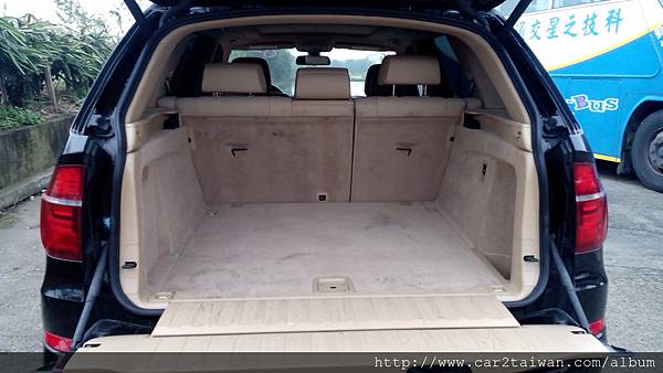 王小姐的外匯車BMW X5 xDrive35i 車內空間真大 王小姐的外匯車BMW X5 xDrive35i 車內空間真大
