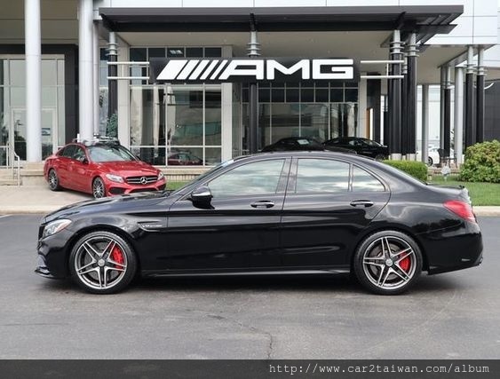 個人自辦進口車從美國運車回台灣費用要多少錢呢?以這台2016賓士C63s從美國買車運回台灣領牌交車全部費用約300多萬台幣,足足比新車省了200多萬元。 個人自辦進口車從美國運車回台灣費用要多少錢呢?以這台2016賓士C63s從美國買車運回台灣領牌交車全部費用約300多萬台幣,足足比新車省了200多萬元。