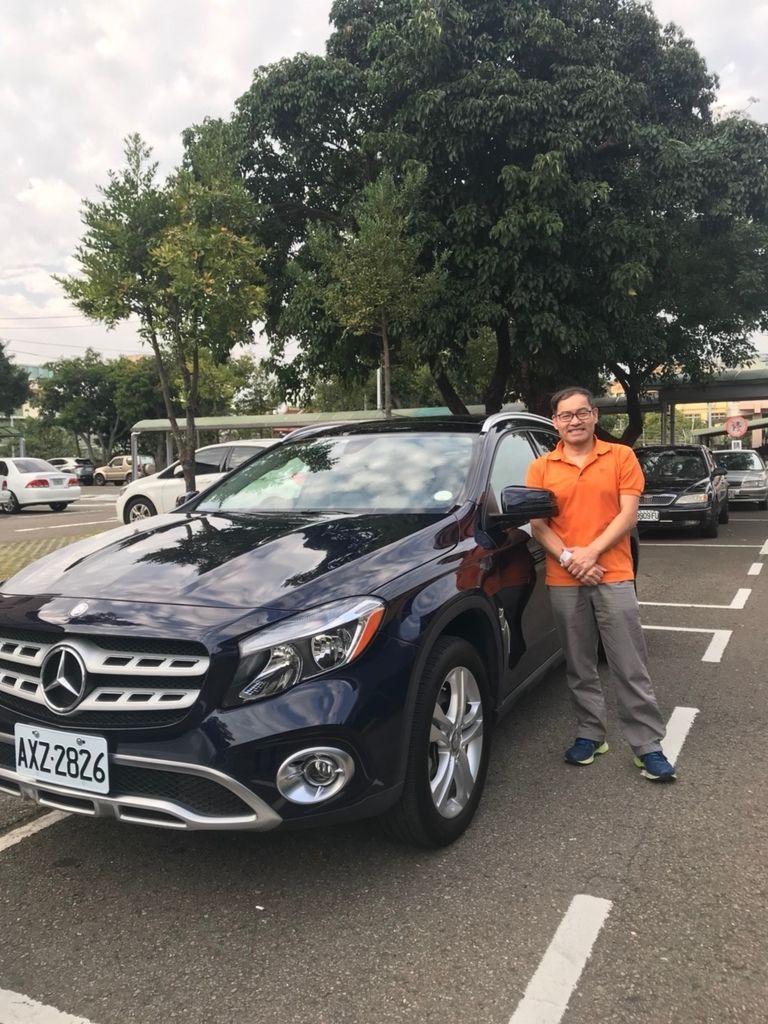 BENZ GLA250外匯車在台灣監理所領牌照片,這台賓士GLA250從美國汽車海運回台灣時候,車主還在詢問美國買車運回台灣ptt網友說費用不划算因為台灣現行關稅非常多錢,但是運回到台灣看到費用及台灣新車售價之後,直說還要推薦更多朋友來找Car2TW代辦進口車回台灣,因為費用真的非常划算啊! 有任何美國買車運回台灣疑問與其相信ptt網友還不如請Car2TW預估費用比較實在! 國外買車便宜,如果在加拿大或美國持有半年符合留學生條款,更可以省運車回台灣費用喔。 BENZ GLA250外匯車在台灣監理所領牌照片,這台賓士GLA250從美國汽車海運回台灣時候,車主還在詢問美國買車運回台灣ptt網友說費用不划算因為台灣現行關稅非常多錢,但是運回到台灣看到費用及台灣新車售價之後,直說還要推薦更多朋友來找Car2TW代辦進口車回台灣,因為費用真的非常划算啊! 有任何美國買車運回台灣疑問與其相信ptt網友還不如請Car2TW預估費用比較實在! 國外買車便宜,如果在加拿大或美國持有半年符合留學生條款,更可以省運車回台灣費用喔。