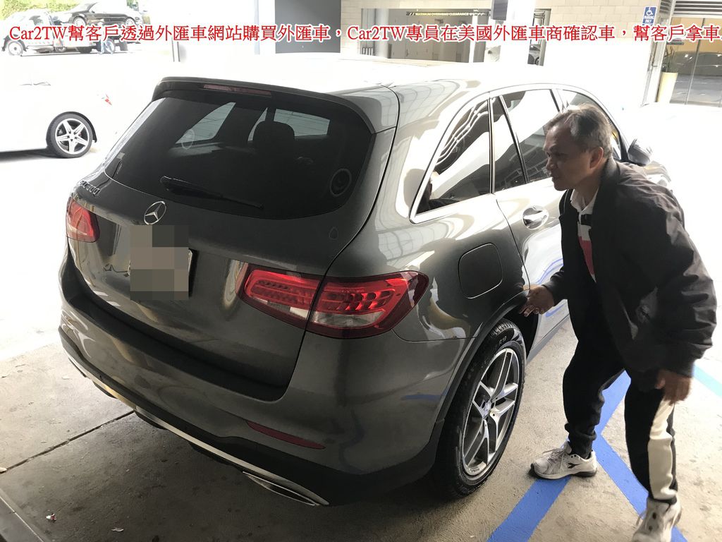 竹北王大哥委託Car2TW代購的外匯車，Car2TW專員來到了美國外匯車商的公司，在確認這臺車內外有無大刮傷、配備是否有損壞、功能是否正常等等