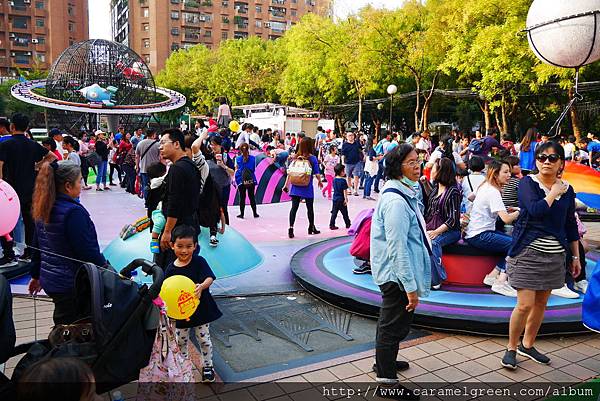 新聞 崩潰媽盯場狂轟新北耶誕城工讀慘被離職 Gossiping板 Disp s 新聞 崩潰媽盯場狂轟新北耶誕城工讀慘被離職 Gossiping板 Disp s