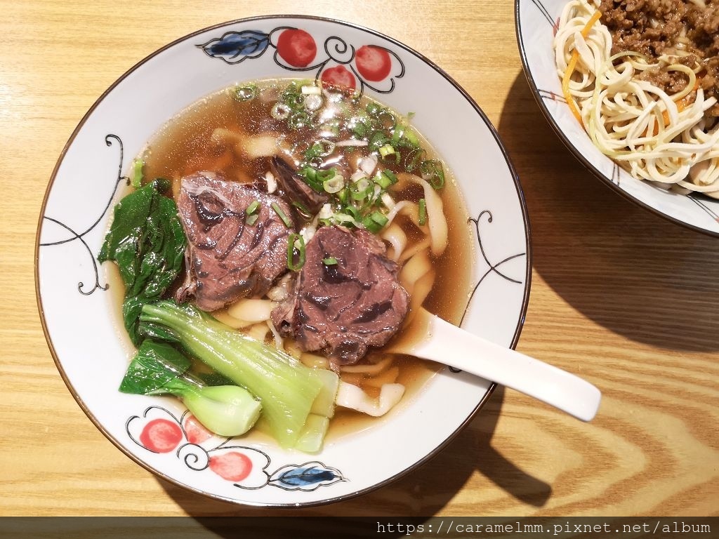 【新竹竹北】初牛牛肉麵 竹北牛肉麵推薦 縣三美食推薦 滑嫩細緻牛腱牛肉麵 高CP值牛肉拼盤 初牛牛肉麵菜單 莊敬五街 @ 焦糖曼曼 走跳人生 :: 痞客邦 ::