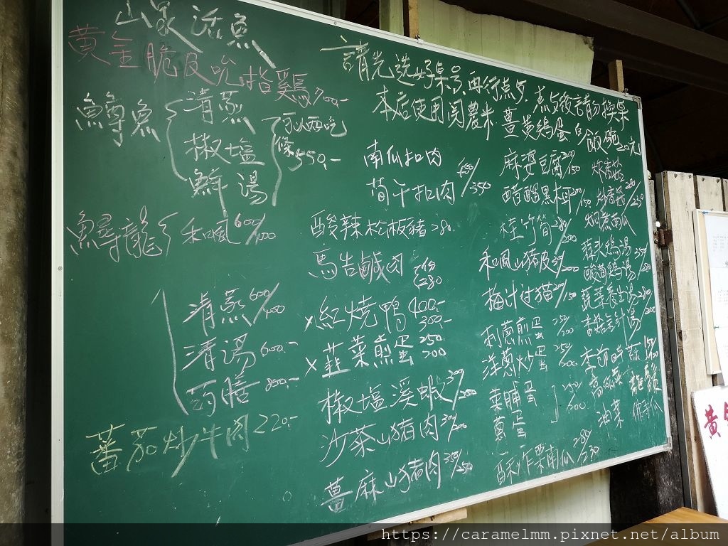 南投信義 蟬說雅筑住宿泡湯聚餐黃金吮指雞鱒魚南投美食推薦南投餐廳南投合菜文附菜單 焦糖曼曼走跳人生