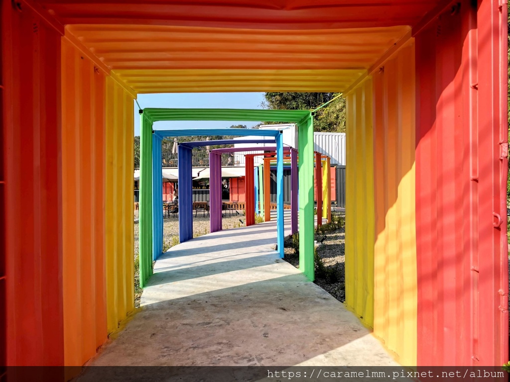 【新竹峨眉】貨櫃89咖啡 彩虹貨櫃餐廳 新竹峨眉景觀餐廳 彩虹大道 義大利麵/披薩/鬆餅 新竹峨眉餐廳 貨櫃89咖啡菜單 台三線89公里 @ 焦糖曼曼 走跳人生 :: 痞客邦 ::