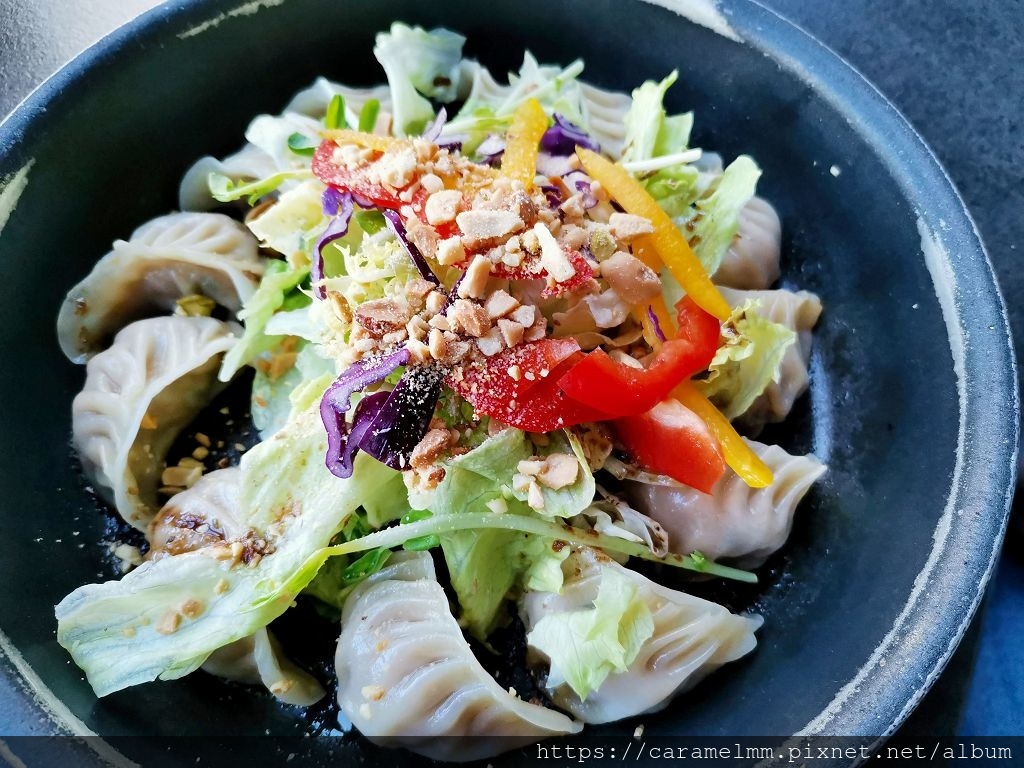 【新竹東區】鐵燒餃子 鉄燒餃子 鑄鐵鍋煎餃 燒肉炒麵 蛋捲 文青風裝潢 鐵燒餃子菜單 @ 焦糖曼曼 走跳人生 :: 痞客邦 ::