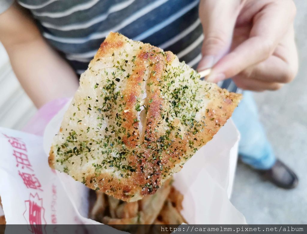 【苗栗頭份】丹丹香蔥油餅 純手工 現點現桿現做 多層次口感 酥脆與彈韌之間在拉扯 八種口味 頭份美食 竹南美食 尚順廣場 @ 焦糖曼曼 走跳人生 :: 痞客邦 :: 【苗栗頭份】丹丹香蔥油餅 純手工 現點現桿現做 多層次口感 酥脆與彈韌之間在拉扯 八種口味 頭份美食 竹南美食 尚順廣場 @ 焦糖曼曼 走跳人生 :: 痞客邦 ::