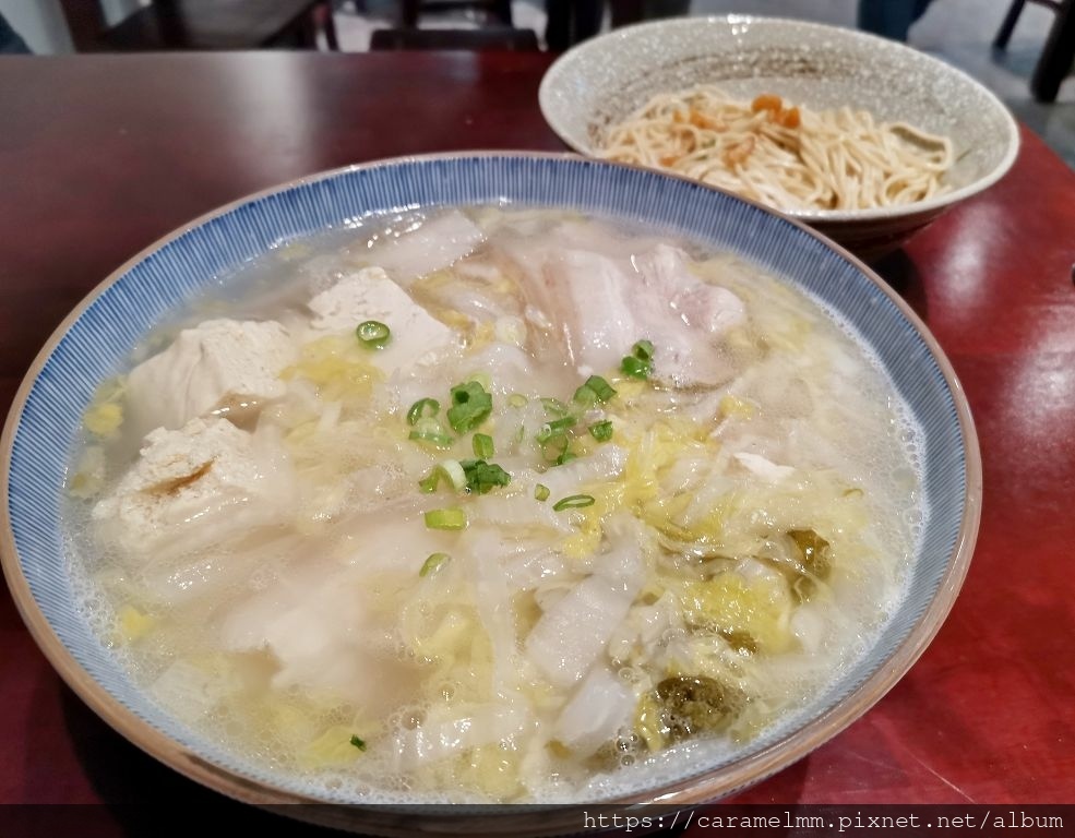 [食記] 新竹竹北 坊間家傳麵食 酸菜白肉麵 