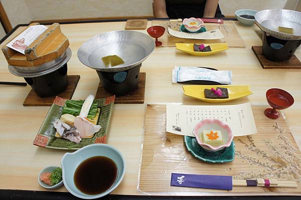 前菜/餐前酒:梅酒/裡面放了牛肉的蒟蒻