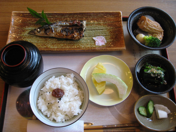 日式早餐，沒吃飽~