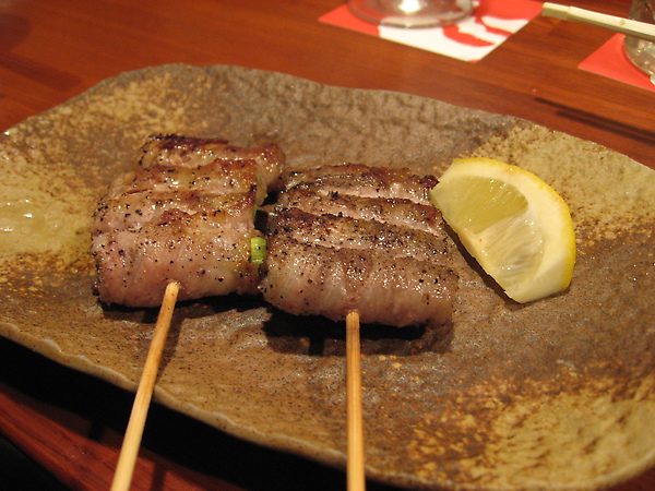 第二天去新宿御苑，晚餐吃新橋站旁的「天狗」，串燒