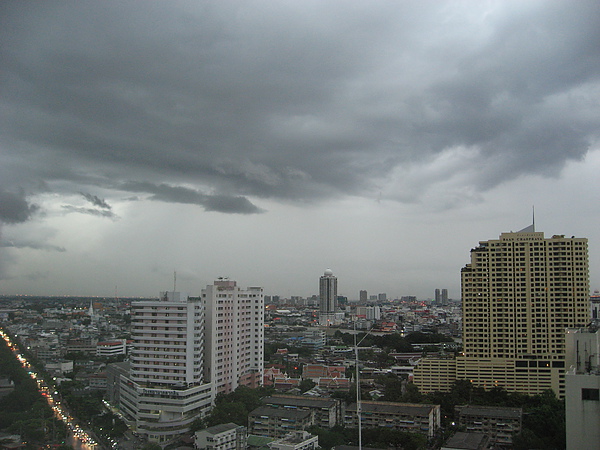 烏雲密布準備下雨了