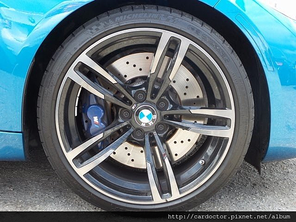 帥到嫑嫑的BMW M2美規外匯車代購接單引進回台，BMW M2外匯車價格、馬力、油耗、優缺點，BMW M2詳細開箱介紹。