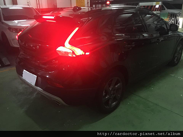 VOLVO富豪汽車2015 V40-D4 R.design桃園中古車估價實例，VOLVO富豪汽車中古車行情及車輛介紹。