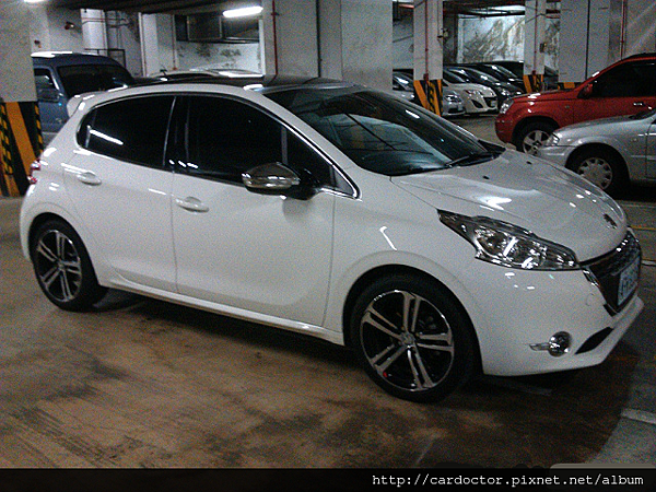 Peugeot 寶獅汽車2015 208vti新竹中古車估價實例，Peugeot 寶獅汽車中古車行情及車輛介紹。