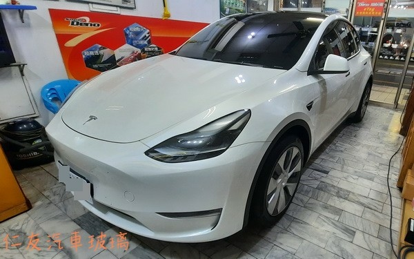 台南仁友汽車玻璃_隔熱紙~Tesla Model Y 高隔熱