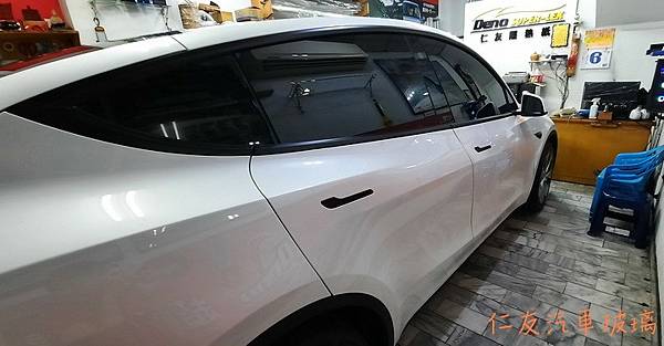 台南仁友汽車玻璃_隔熱紙~Tesla Model Y 高隔熱