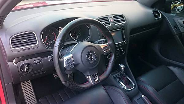 【佳世達汽車】2011 Volkswagen Golf 正AP卡鉗~正ABT鋁圈 ~0986996997 阿田