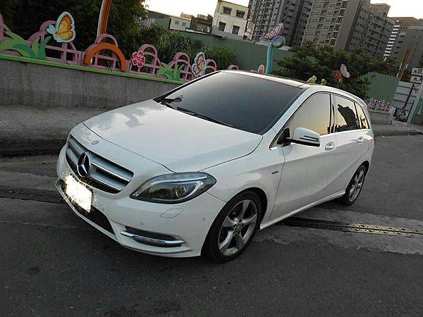 【佳世達汽車】2012年 BENZ B200 CDI 0986996997 阿田