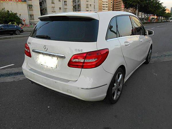 【佳世達汽車】2012年 BENZ B200 CDI 0986996997 阿田