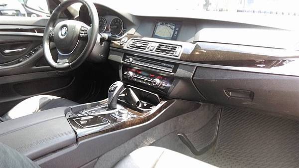 【佳世達汽車】2012/3 BMW F10 520i 鐵灰色