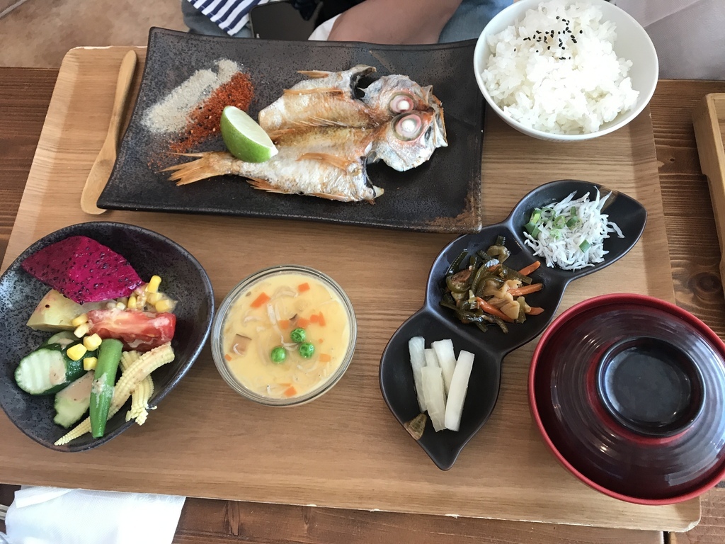 【宜蘭頭城美食】伍参港 外澳沙灘海景地中海海鮮餐廳︱海鮮定食