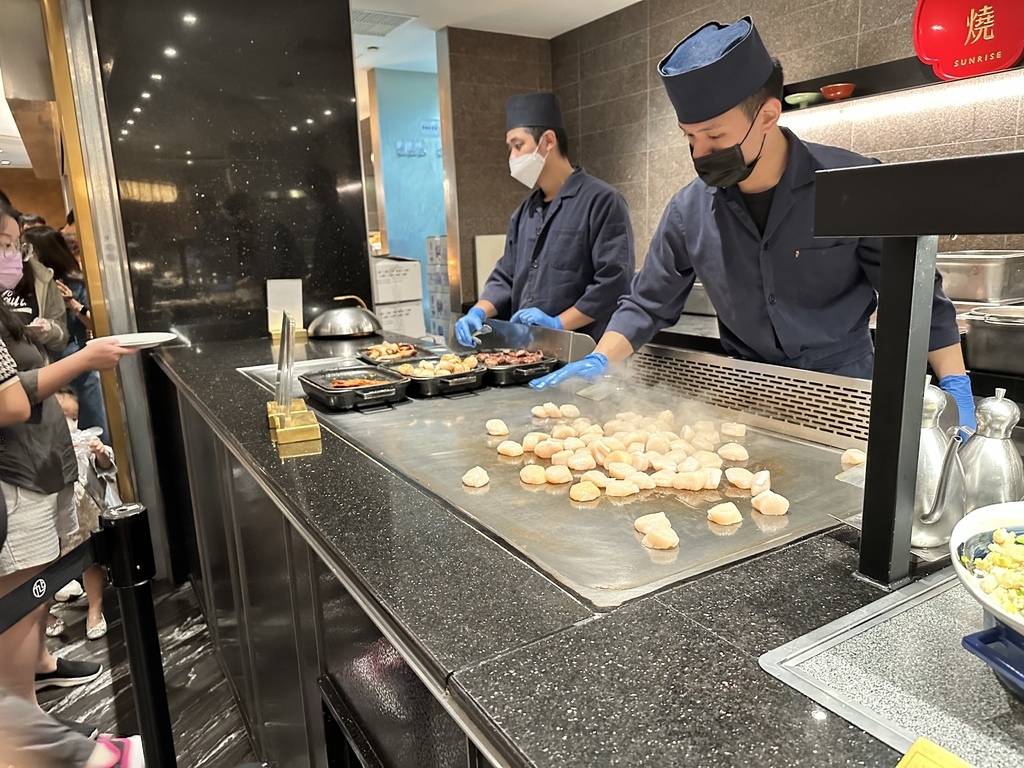 [台北。信義] 市政府站：旭集和食集錦自助式吃到飽海鮮/干貝