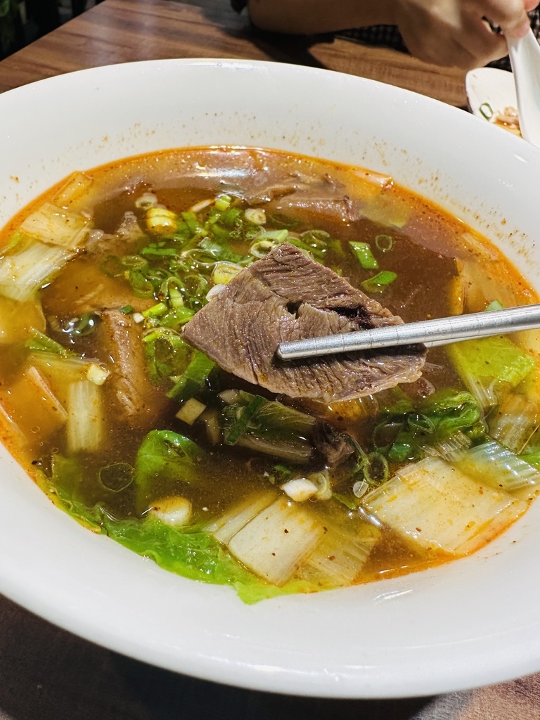 [食記] 永春 松山路巷弄中平價美食牛肉麵-川幫子