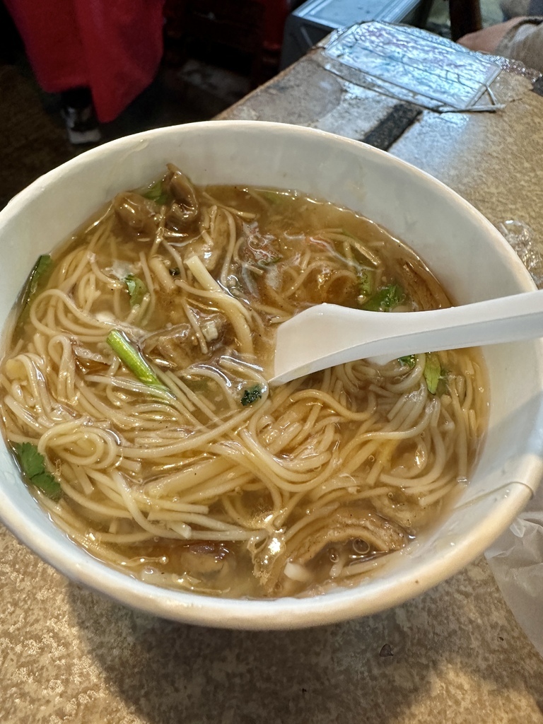 台北。文山︱景美站：景美夜市有滷鳥蛋的大腸麵線以及臭豆腐︱阿